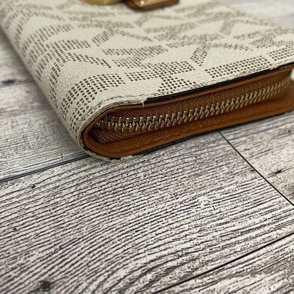 Michael Kors Zip Around Wallet - Picture 5 of 13